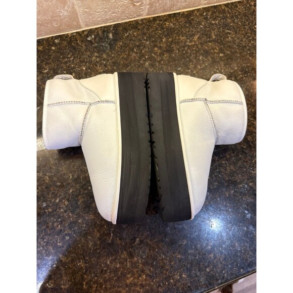 UGG Women's Classic Mini Warm-Lined Platform Booties White Size 10 EUC - Picture 10 of 10